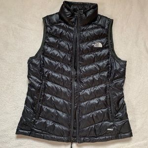 NWOT The North Face 550 Vest